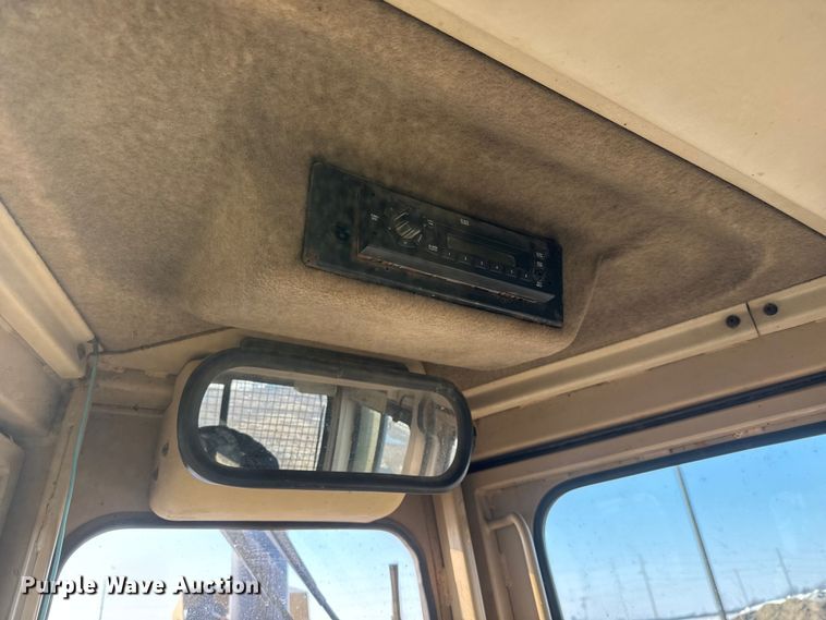 image for item ET4430 1995 Caterpillar D7H LGP dozer