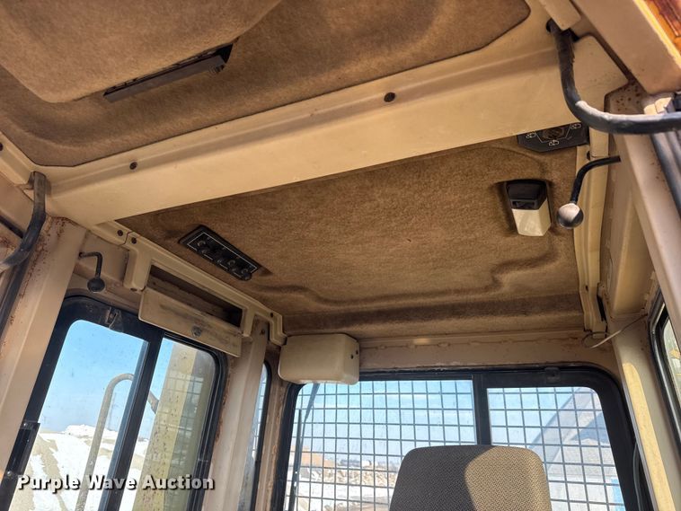 image for item ET4430 1995 Caterpillar D7H LGP dozer