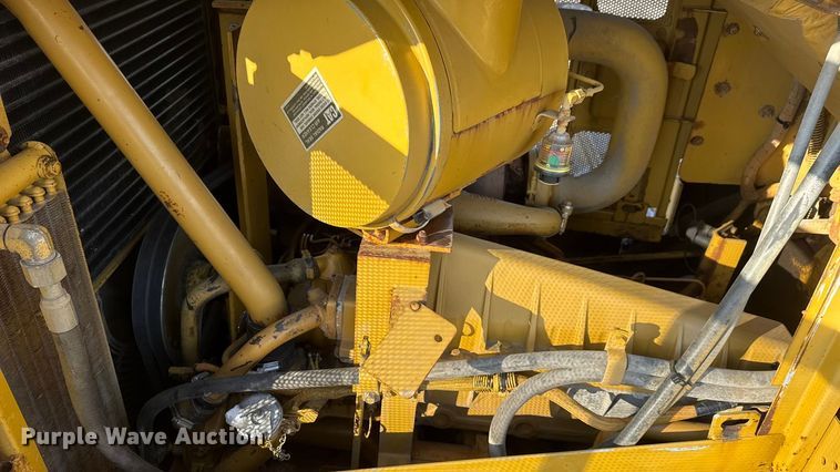 image for item ET4430 1995 Caterpillar D7H LGP dozer