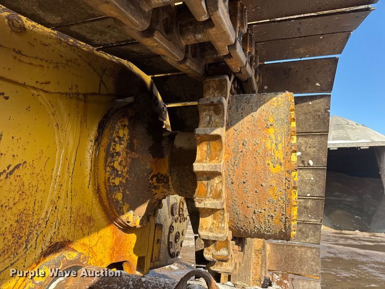 image for item ET4430 1995 Caterpillar D7H LGP dozer