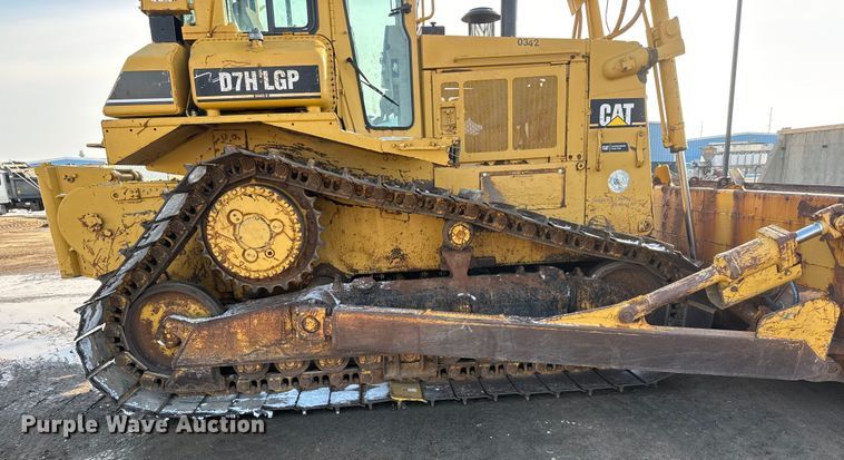 image for item ET4430 1995 Caterpillar D7H LGP dozer
