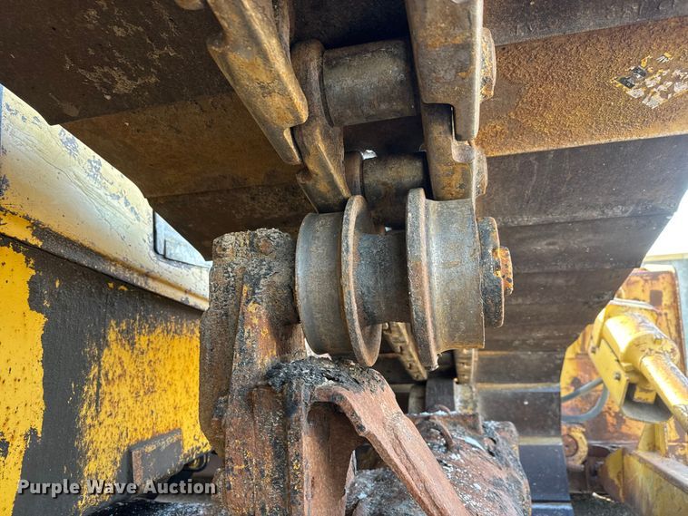 image for item ET4430 1995 Caterpillar D7H LGP dozer