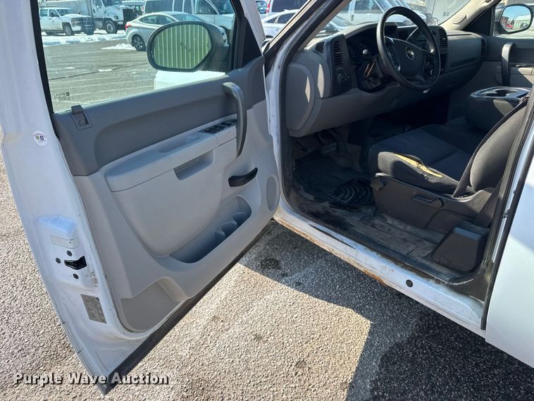 image for item ET4432 2012 Chevrolet Silverado 1500 Ext. Cab pickup truck