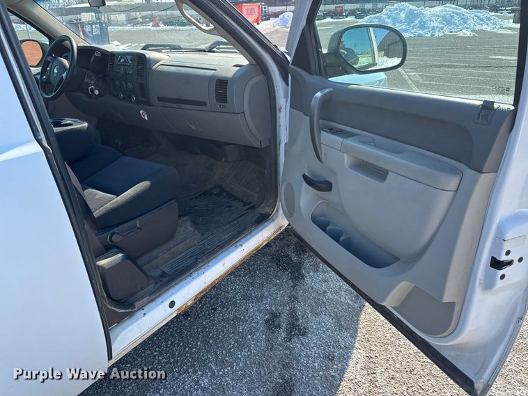 image for item ET4432 2012 Chevrolet Silverado 1500 Ext. Cab pickup truck