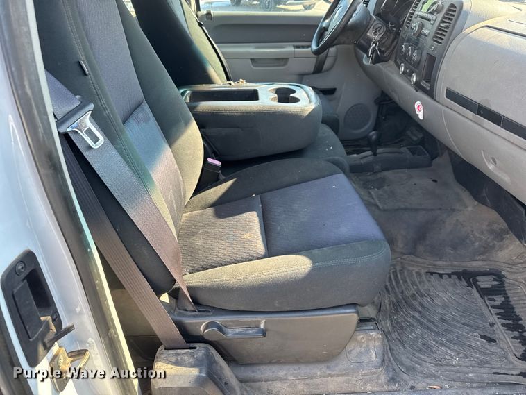 image for item ET4432 2012 Chevrolet Silverado 1500 Ext. Cab pickup truck