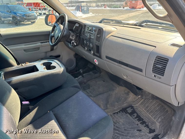 image for item ET4432 2012 Chevrolet Silverado 1500 Ext. Cab pickup truck