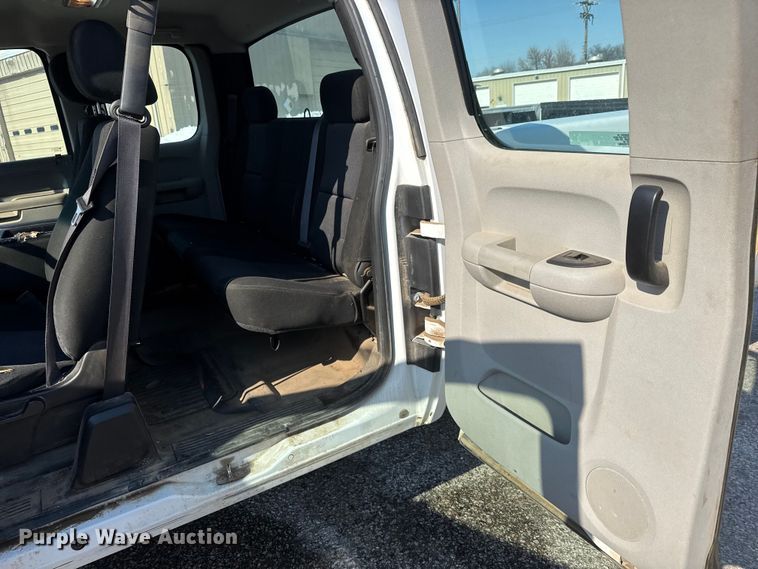 image for item ET4432 2012 Chevrolet Silverado 1500 Ext. Cab pickup truck