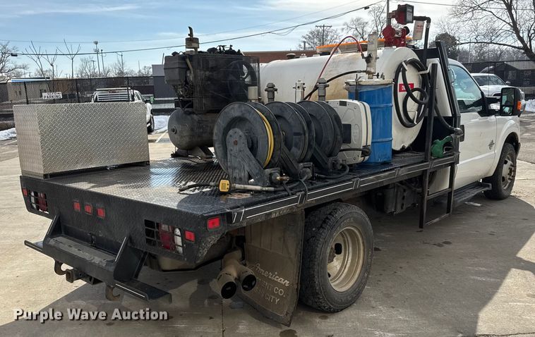 image for item ET4449 2011 Ford F350 Super Duty flatbed pickup truck