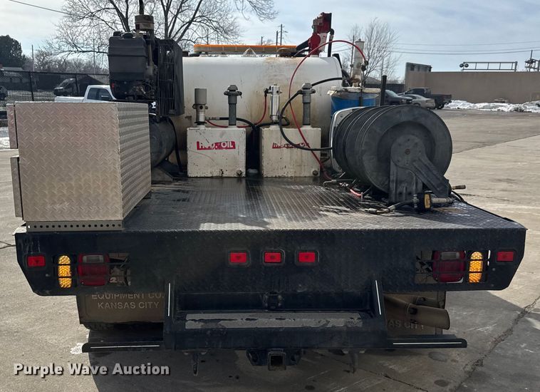 image for item ET4449 2011 Ford F350 Super Duty flatbed pickup truck