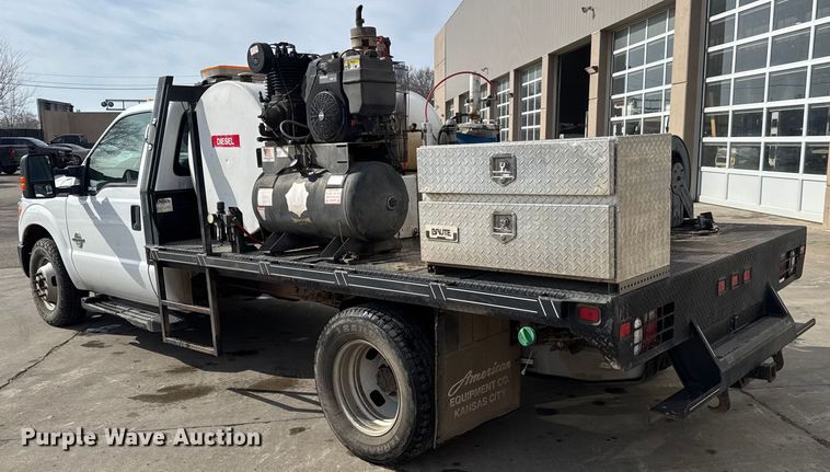 image for item ET4449 2011 Ford F350 Super Duty flatbed pickup truck