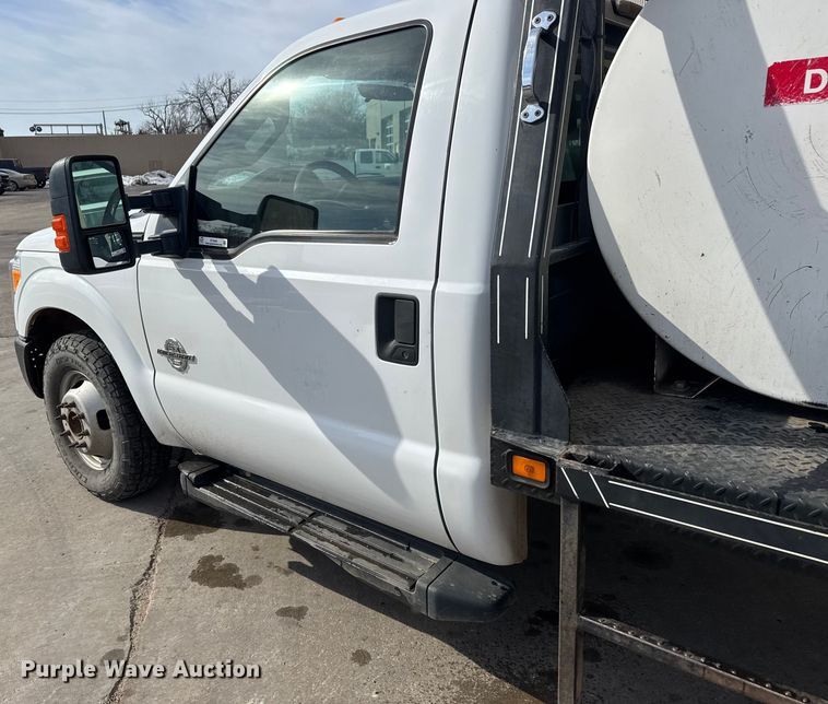 image for item ET4449 2011 Ford F350 Super Duty flatbed pickup truck