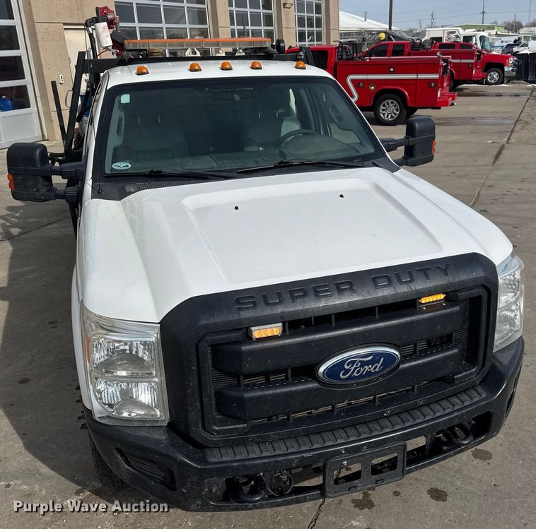 image for item ET4449 2011 Ford F350 Super Duty flatbed pickup truck