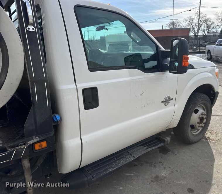 image for item ET4449 2011 Ford F350 Super Duty flatbed pickup truck