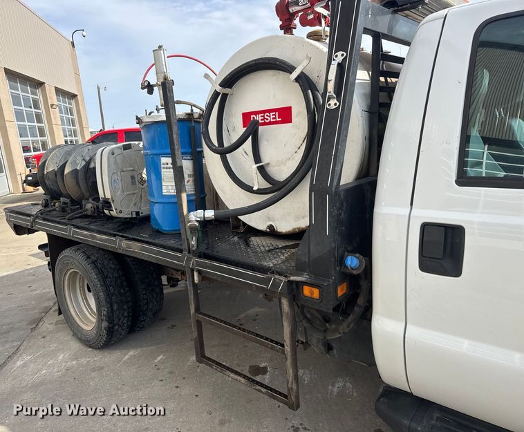 image for item ET4449 2011 Ford F350 Super Duty flatbed pickup truck