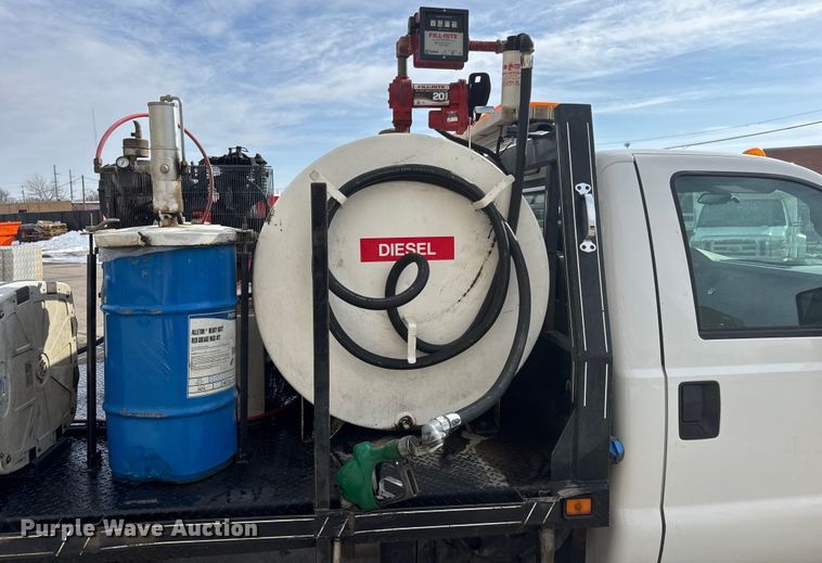 image for item ET4449 2011 Ford F350 Super Duty flatbed pickup truck