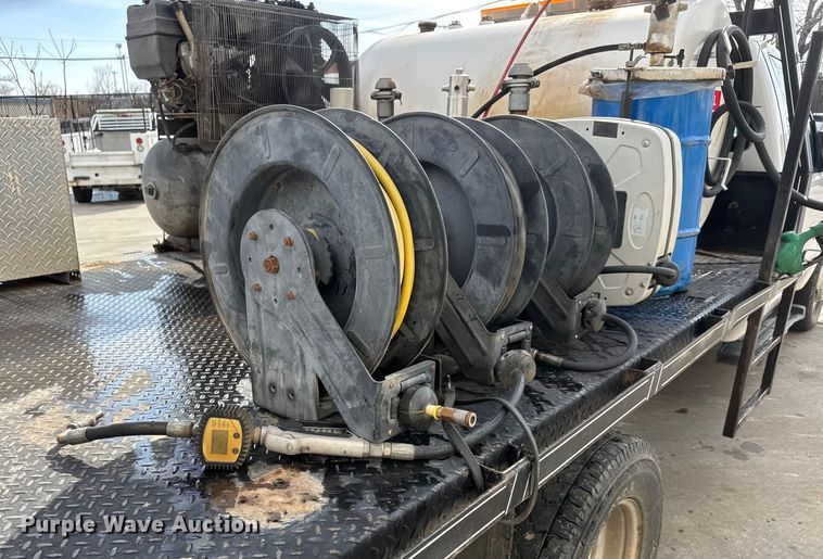 image for item ET4449 2011 Ford F350 Super Duty flatbed pickup truck