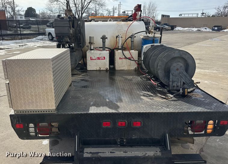 image for item ET4449 2011 Ford F350 Super Duty flatbed pickup truck