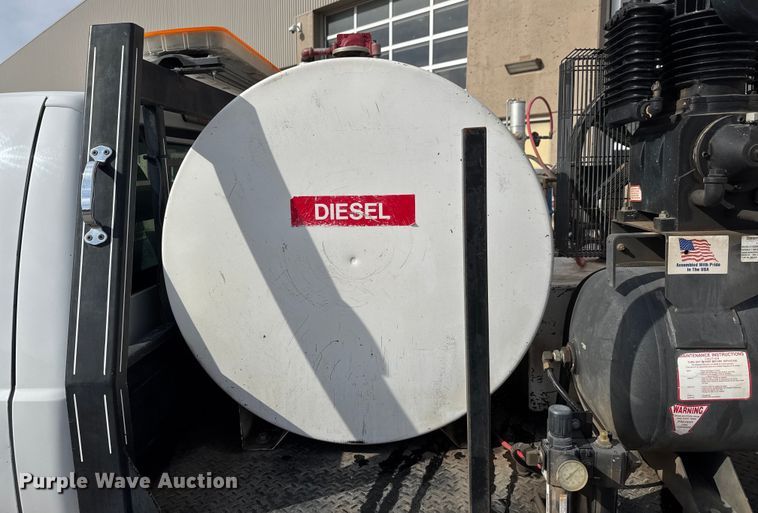 image for item ET4449 2011 Ford F350 Super Duty flatbed pickup truck