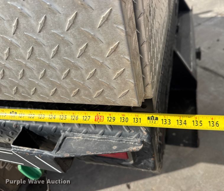 image for item ET4449 2011 Ford F350 Super Duty flatbed pickup truck