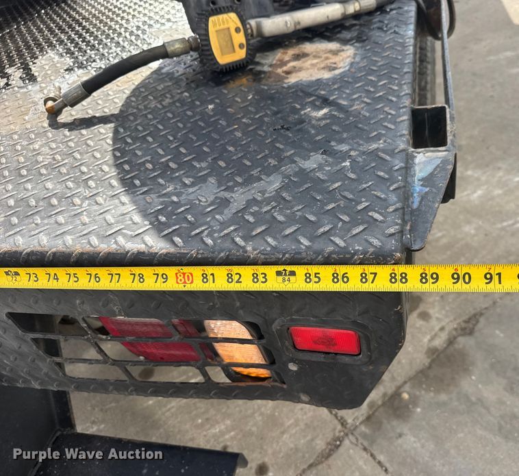 image for item ET4449 2011 Ford F350 Super Duty flatbed pickup truck