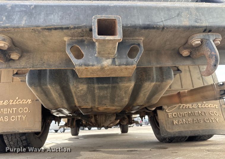 image for item ET4449 2011 Ford F350 Super Duty flatbed pickup truck