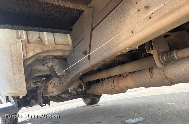 image for item ET4449 2011 Ford F350 Super Duty flatbed pickup truck