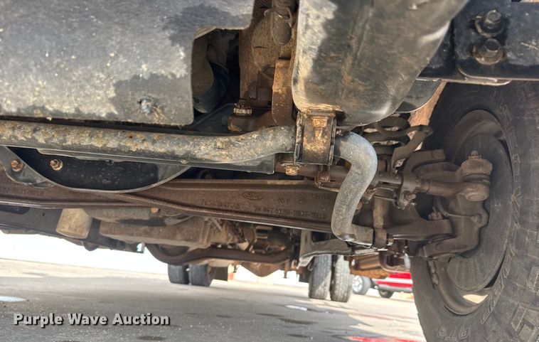 image for item ET4449 2011 Ford F350 Super Duty flatbed pickup truck