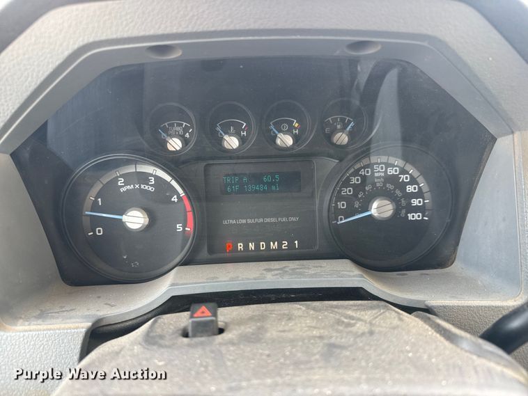 image for item ET4449 2011 Ford F350 Super Duty flatbed pickup truck