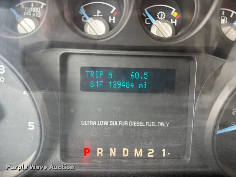 image for item ET4449 2011 Ford F350 Super Duty flatbed pickup truck