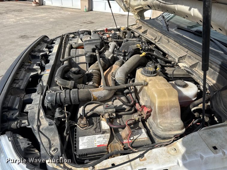 image for item ET4449 2011 Ford F350 Super Duty flatbed pickup truck