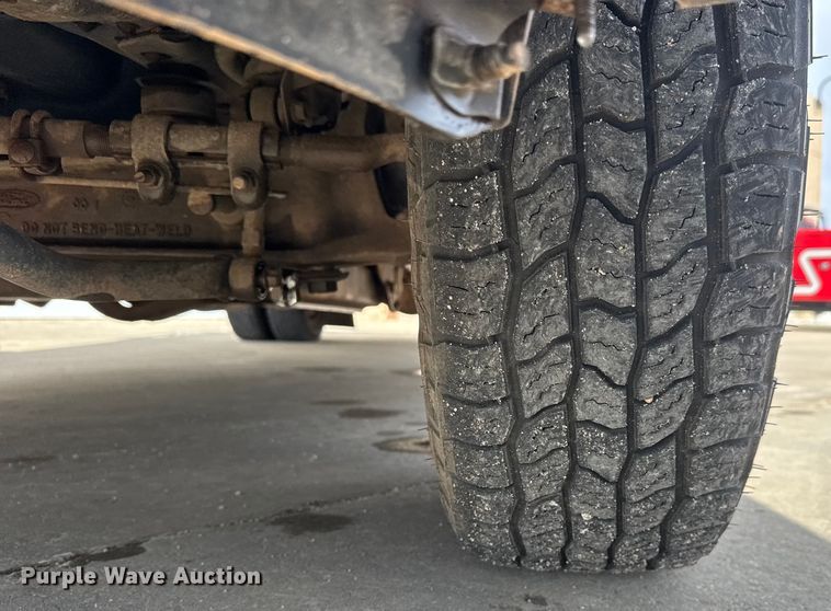 image for item ET4449 2011 Ford F350 Super Duty flatbed pickup truck