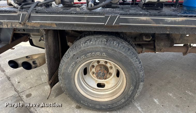 image for item ET4449 2011 Ford F350 Super Duty flatbed pickup truck