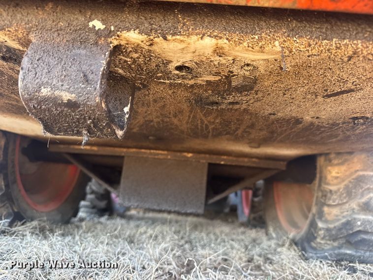 image for item ET4470 1995 Bobcat 553 skid steer loader