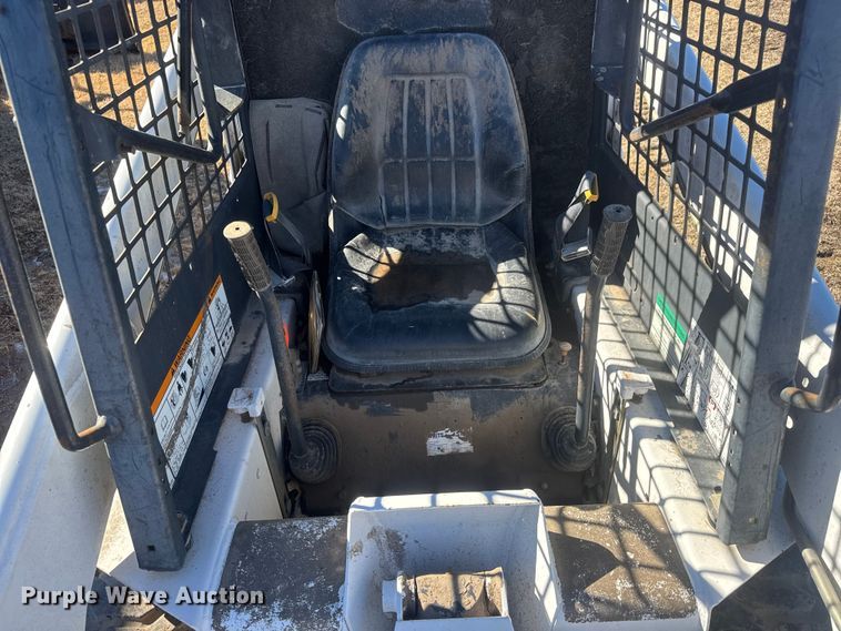 image for item ET4470 1995 Bobcat 553 skid steer loader