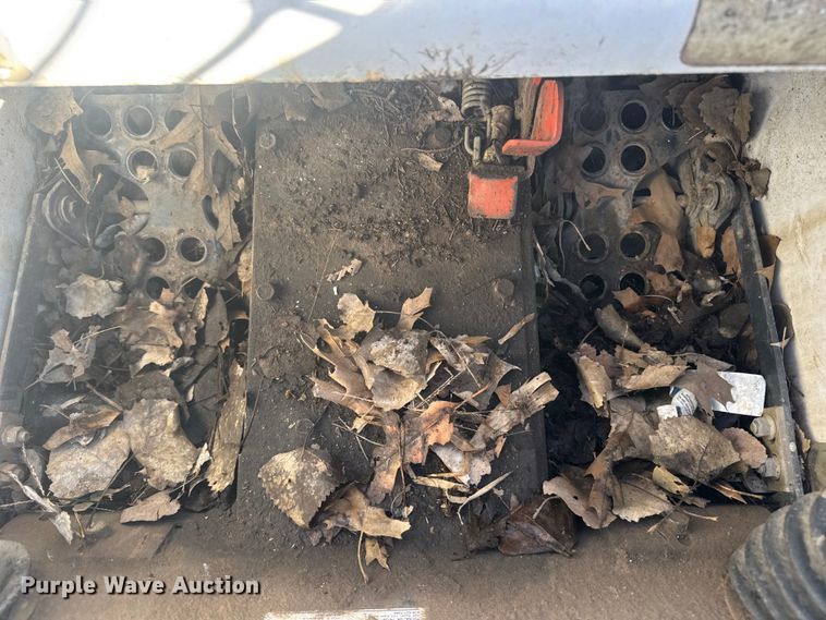 image for item ET4470 1995 Bobcat 553 skid steer loader