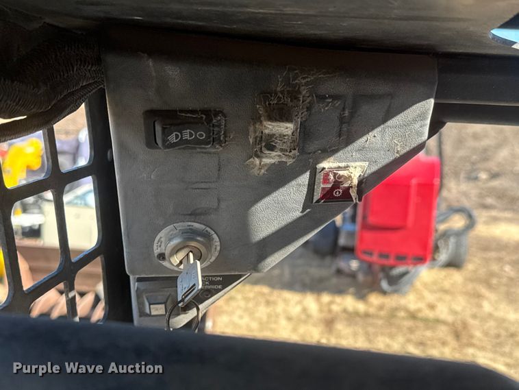 image for item ET4470 1995 Bobcat 553 skid steer loader