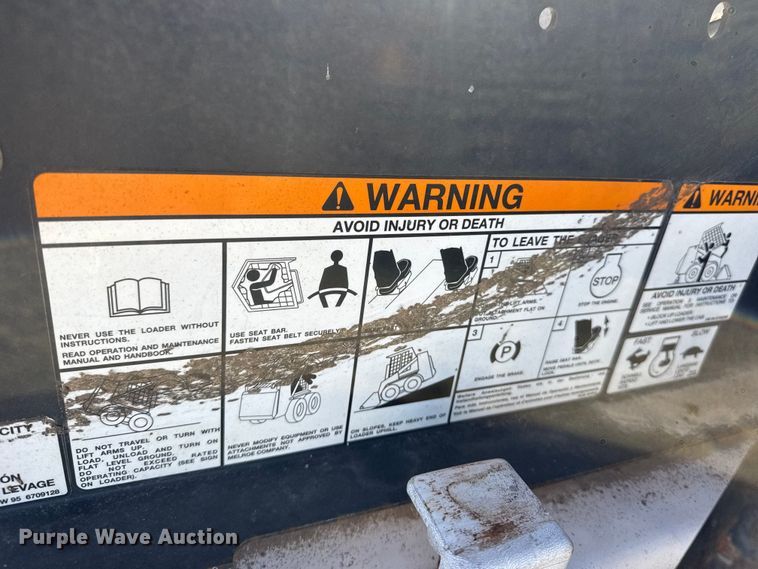 image for item ET4470 1995 Bobcat 553 skid steer loader