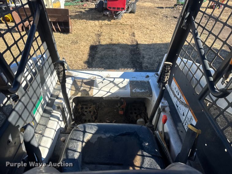 image for item ET4470 1995 Bobcat 553 skid steer loader