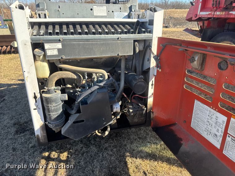 image for item ET4470 1995 Bobcat 553 skid steer loader