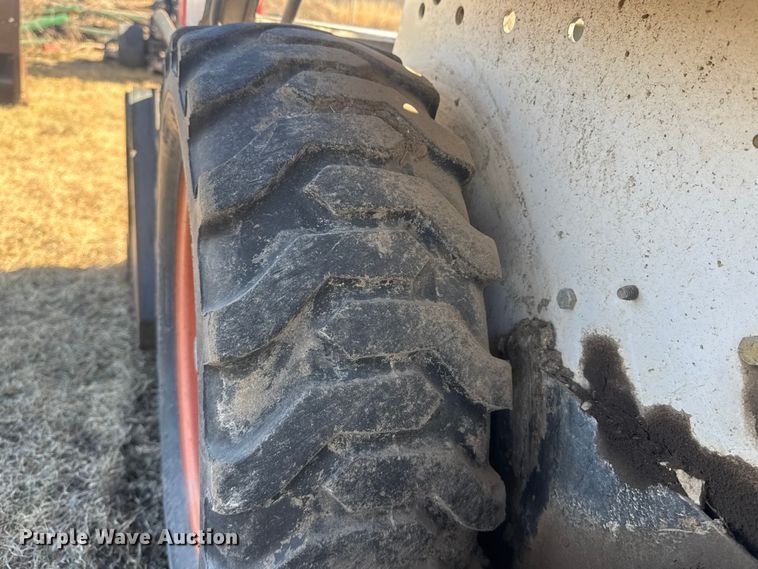 image for item ET4470 1995 Bobcat 553 skid steer loader