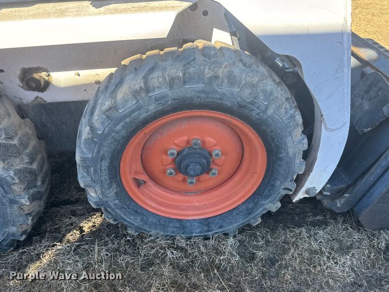 image for item ET4470 1995 Bobcat 553 skid steer loader