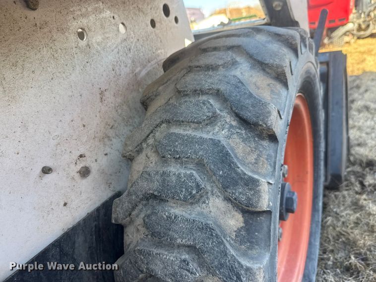 image for item ET4470 1995 Bobcat 553 skid steer loader