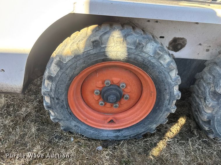 image for item ET4470 1995 Bobcat 553 skid steer loader