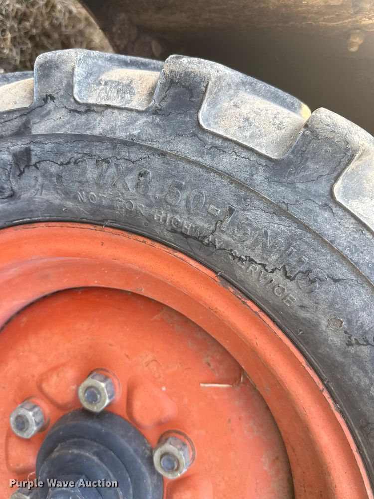 image for item ET4470 1995 Bobcat 553 skid steer loader