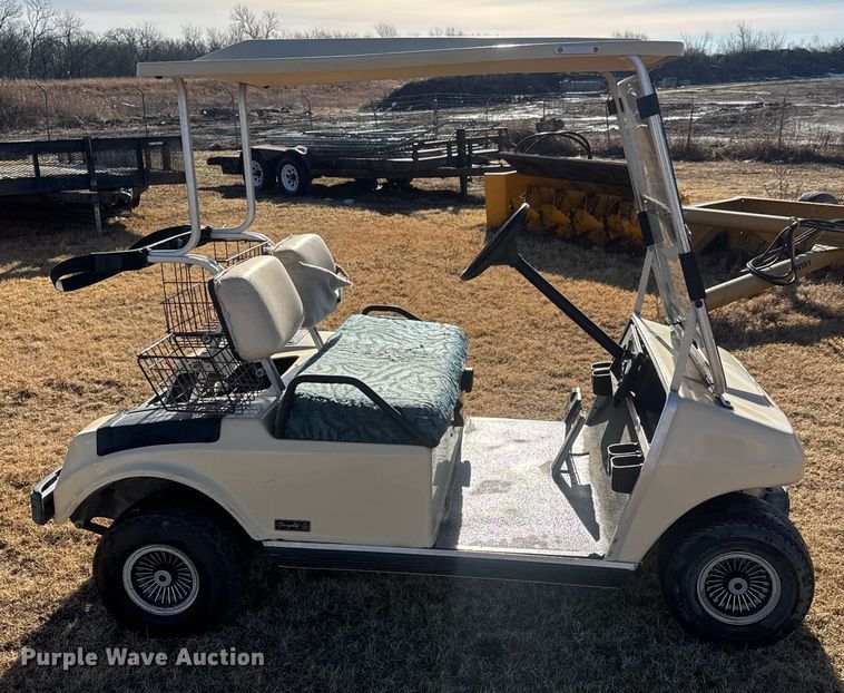 image for item ET4471 1993 Club Car DS golf cart