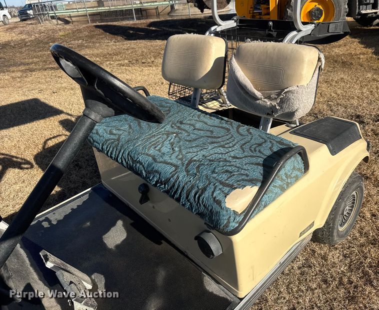 image for item ET4471 1993 Club Car DS golf cart