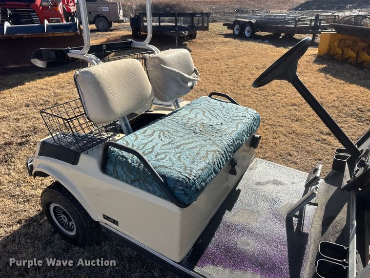 image for item ET4471 1993 Club Car DS golf cart