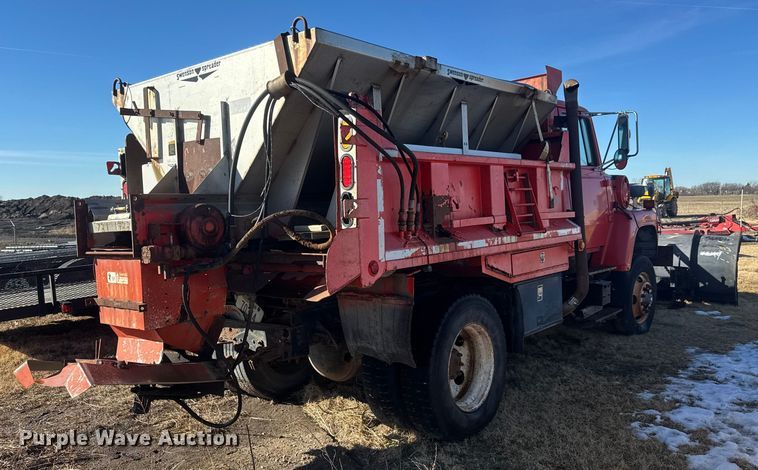 image for item ET4472 1995 Ford L8000 dump truck