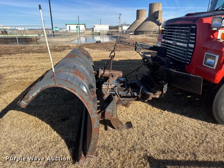 image for item ET4472 1995 Ford L8000 dump truck