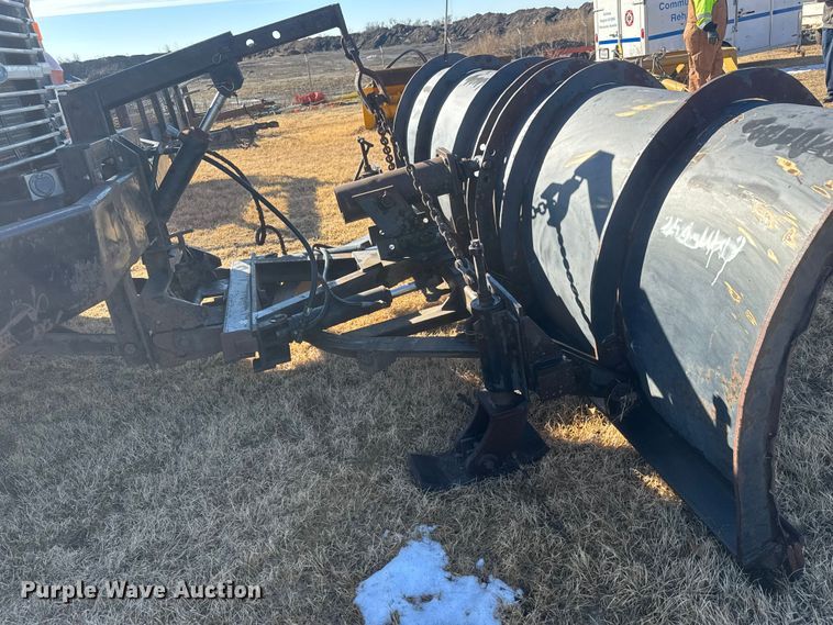 image for item ET4472 1995 Ford L8000 dump truck